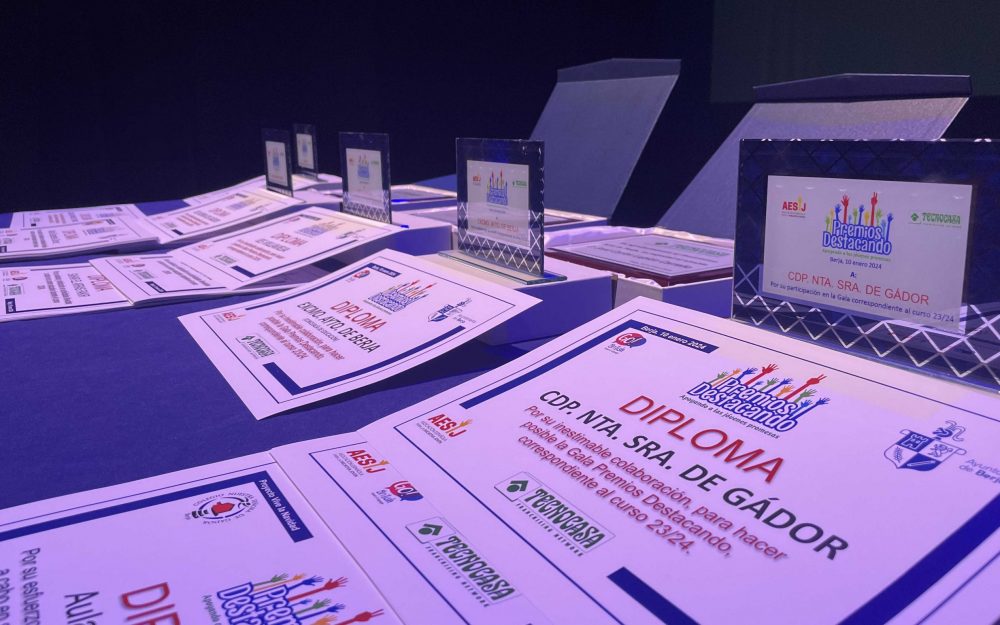 galardon y diploma destacando